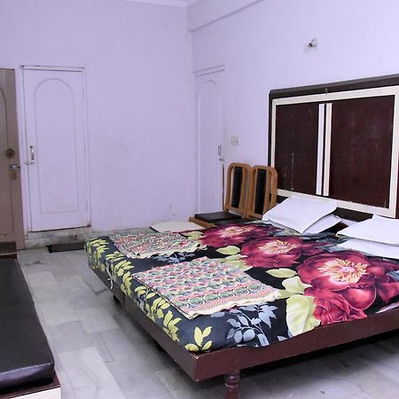 Vandana Hotel นาถดวารา ภายนอก รูปภาพ