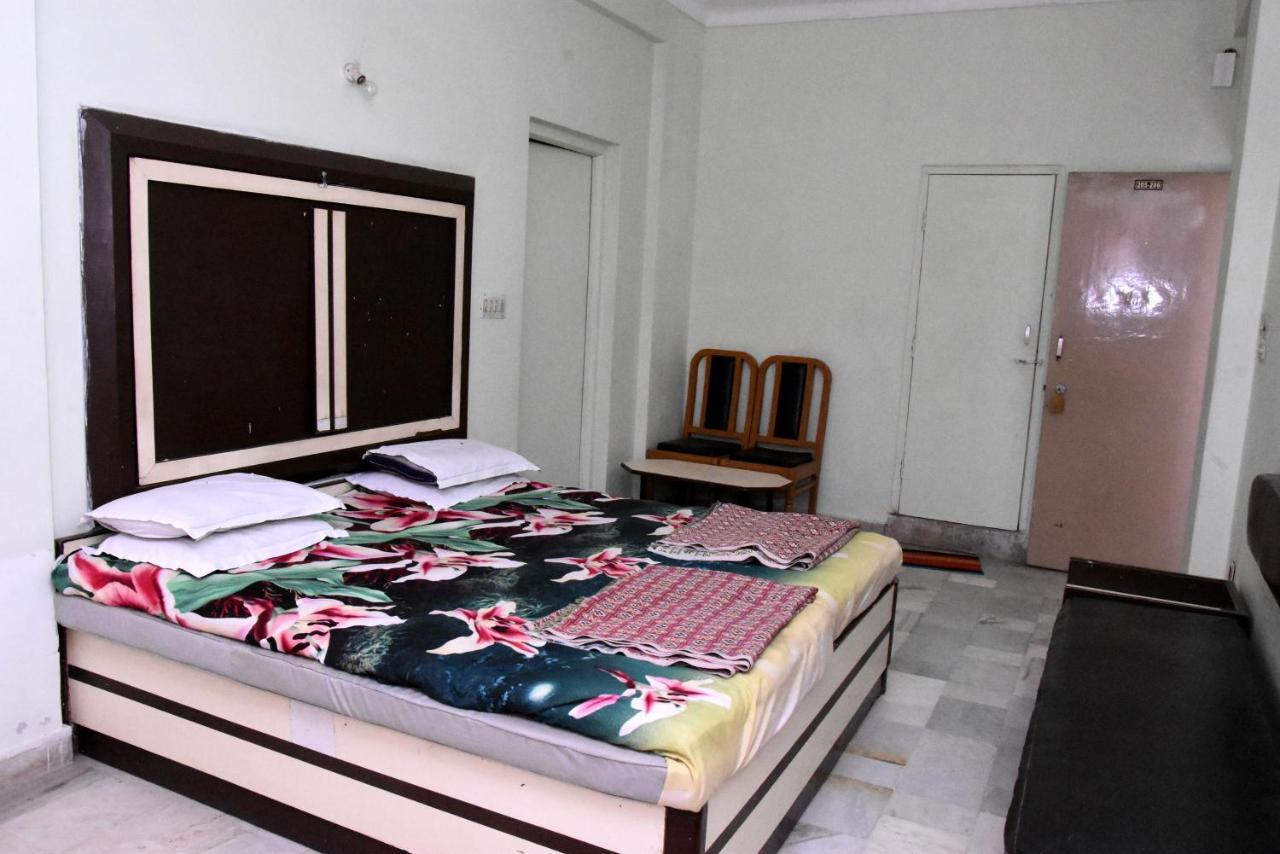 Vandana Hotel นาถดวารา ภายนอก รูปภาพ