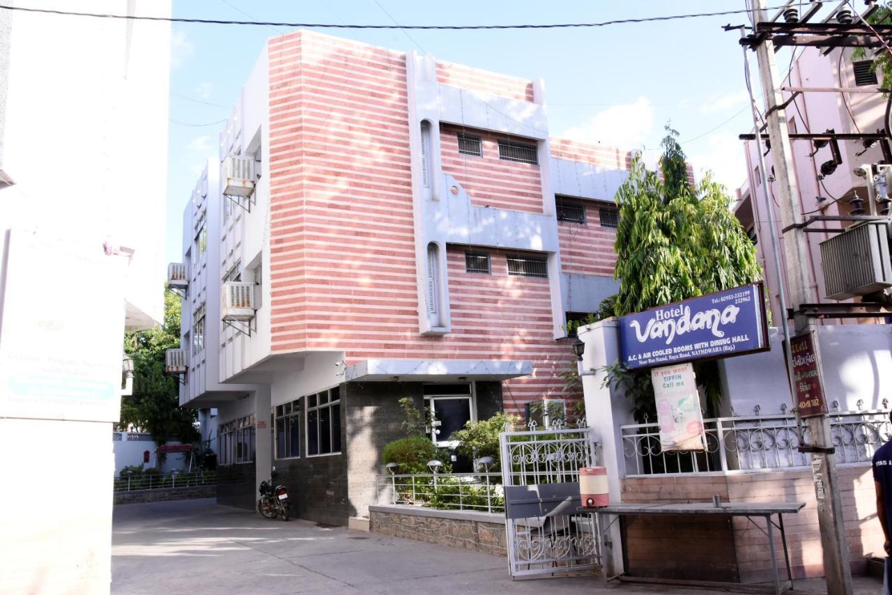 Vandana Hotel นาถดวารา ภายนอก รูปภาพ